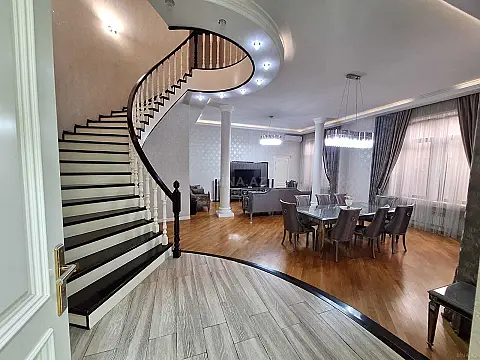 Satılır 4 otaqlı həyət evi 420 m²