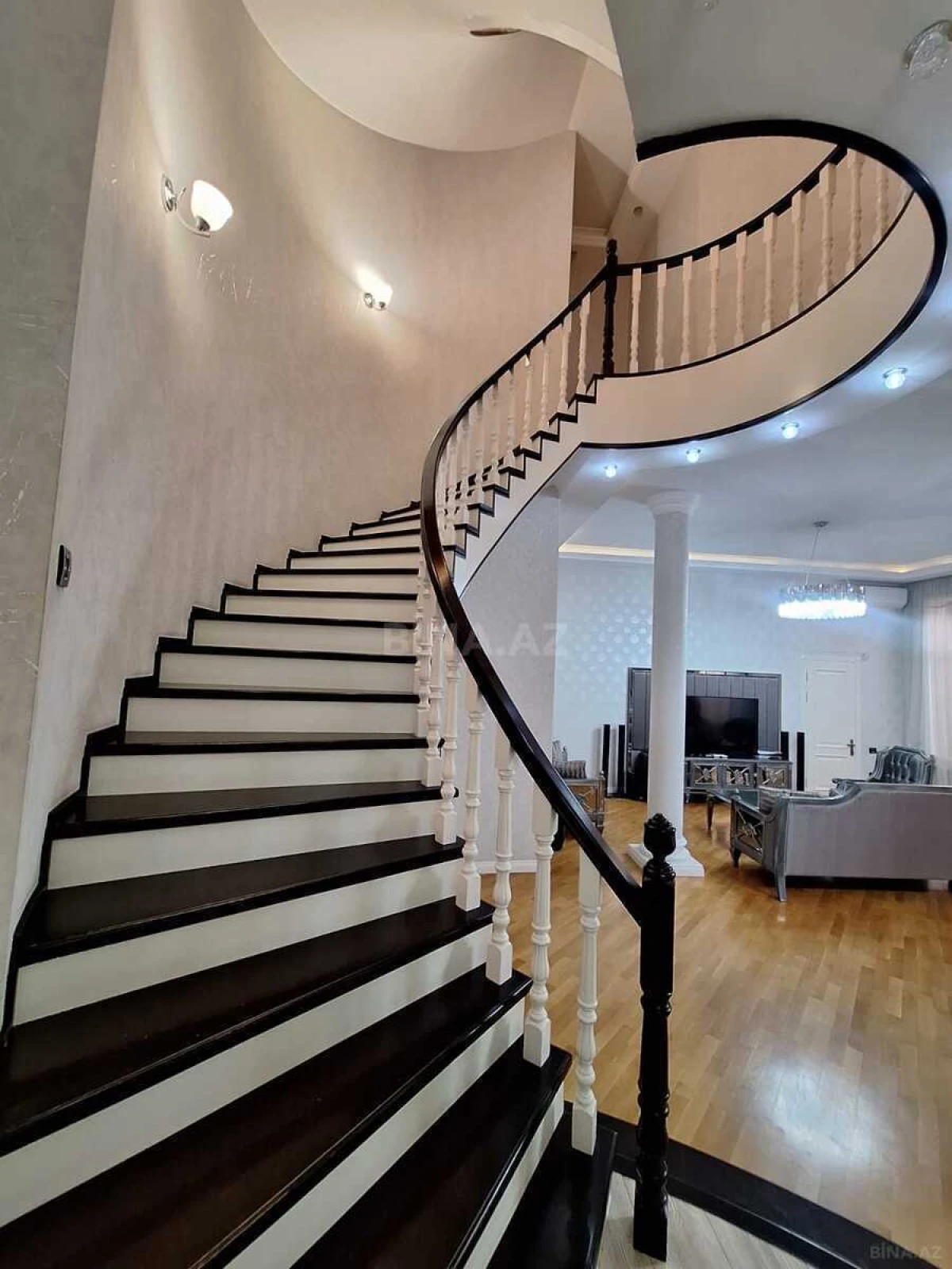 Satılır 4 otaqlı həyət evi 420 m²