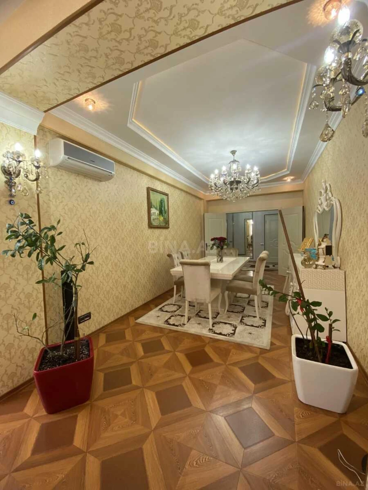 Satılır 3 otaqlı mənzil 139 m²