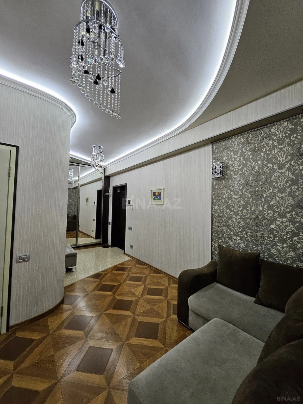 Satılır 3 otaqlı mənzil 139 m²
