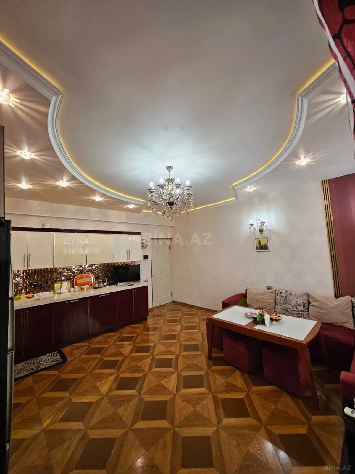 Satılır 3 otaqlı mənzil 139 m²