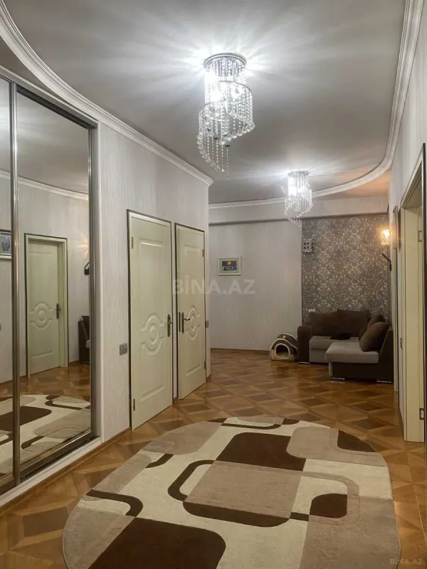 Satılır 3 otaqlı mənzil 139 m²