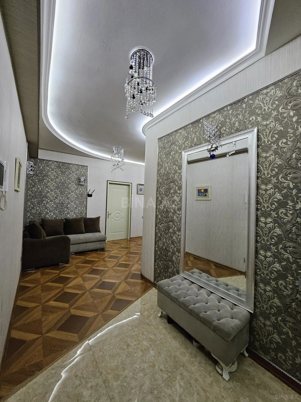 Satılır 3 otaqlı mənzil 139 m²