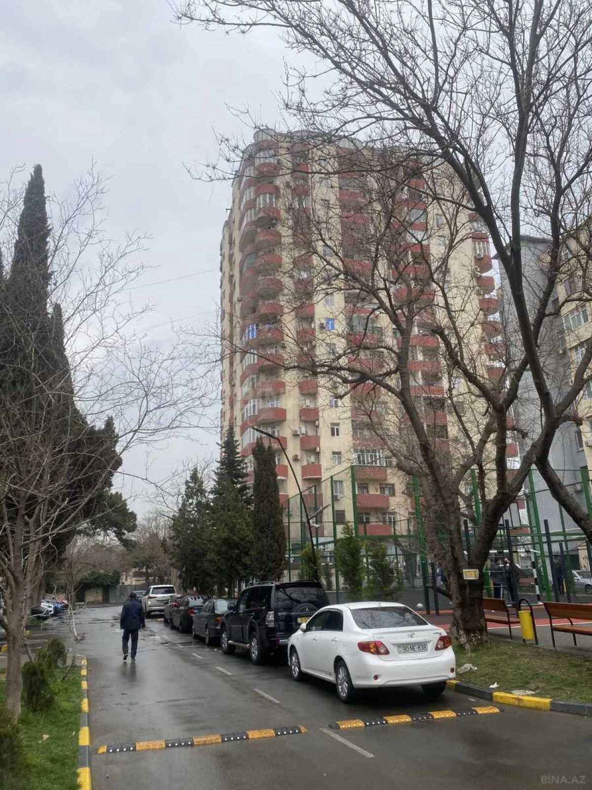 Satılır 3 otaqlı mənzil 139 m²