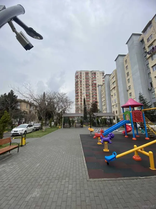 Satılır 3 otaqlı mənzil 139 m²