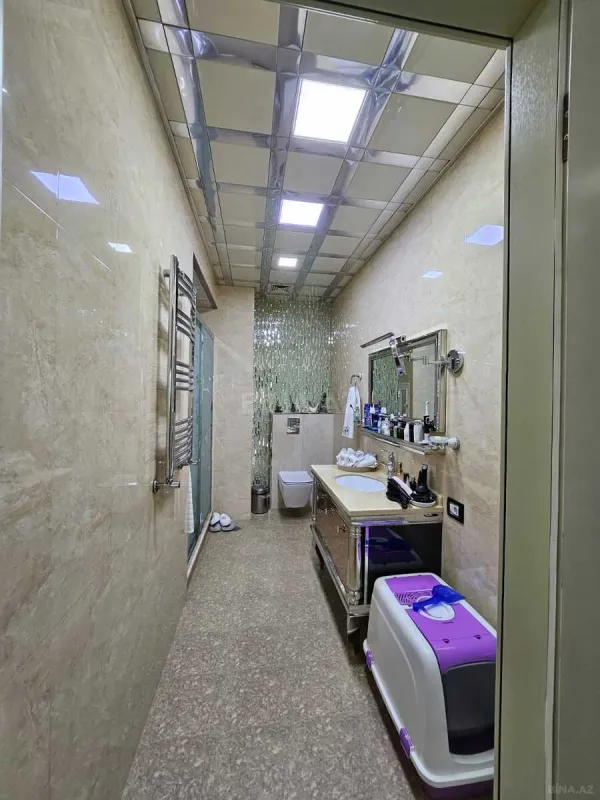 Satılır 3 otaqlı mənzil 139 m²