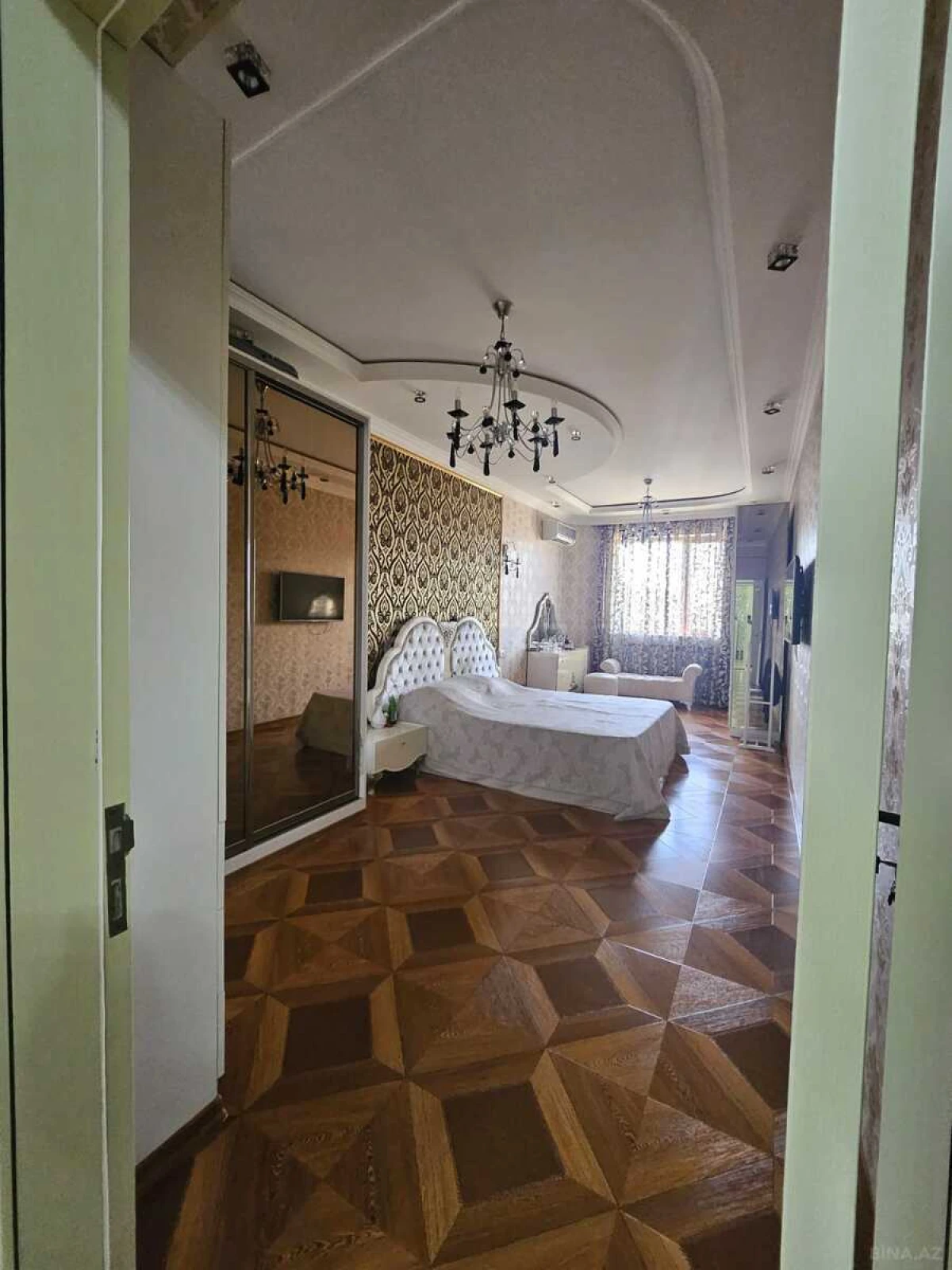 Satılır 3 otaqlı mənzil 139 m²