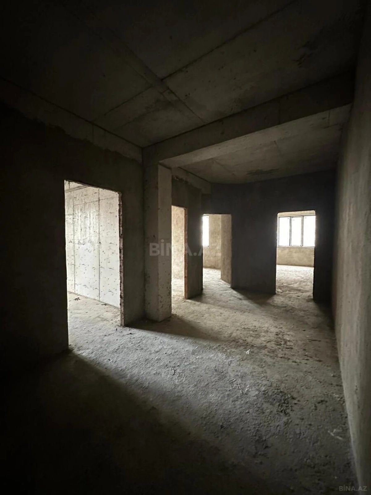 Satılır 5 otaqlı mənzil 203.9 m²