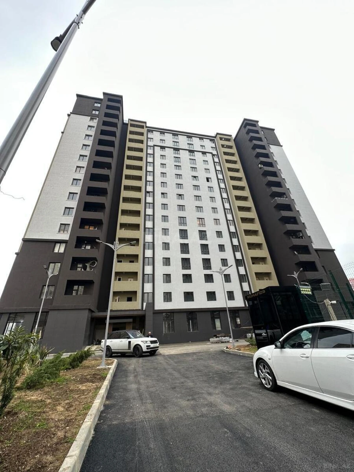 Satılır 5 otaqlı mənzil 203.9 m²