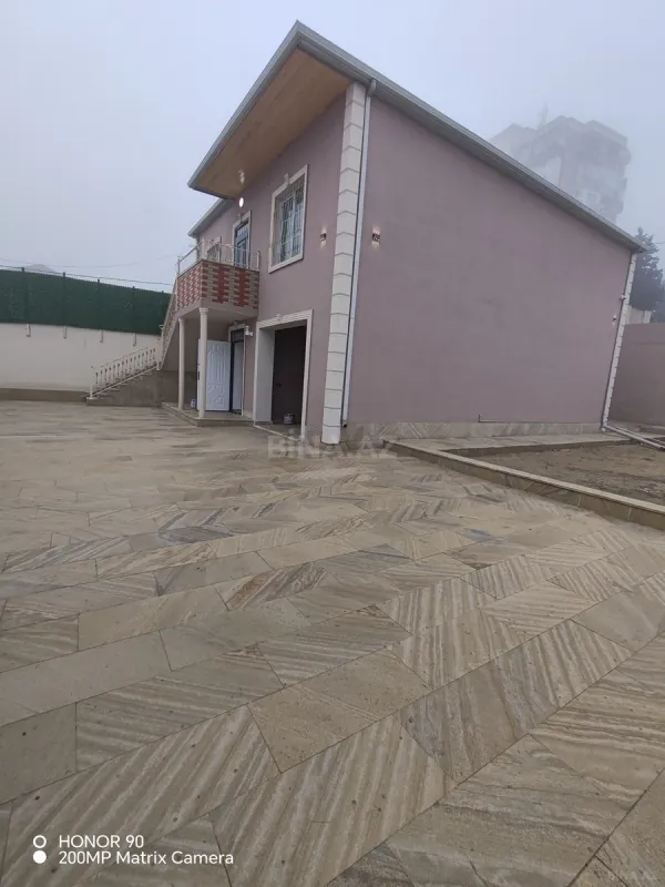 Satılır 6 otaqlı həyət evi 220 m²
