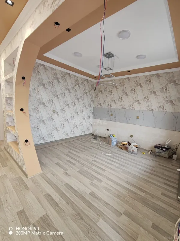 Satılır 6 otaqlı həyət evi 220 m²