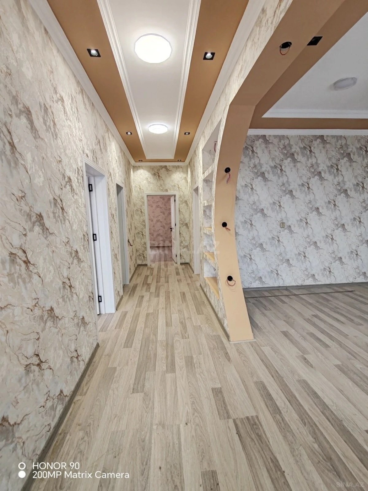 Satılır 6 otaqlı həyət evi 220 m²