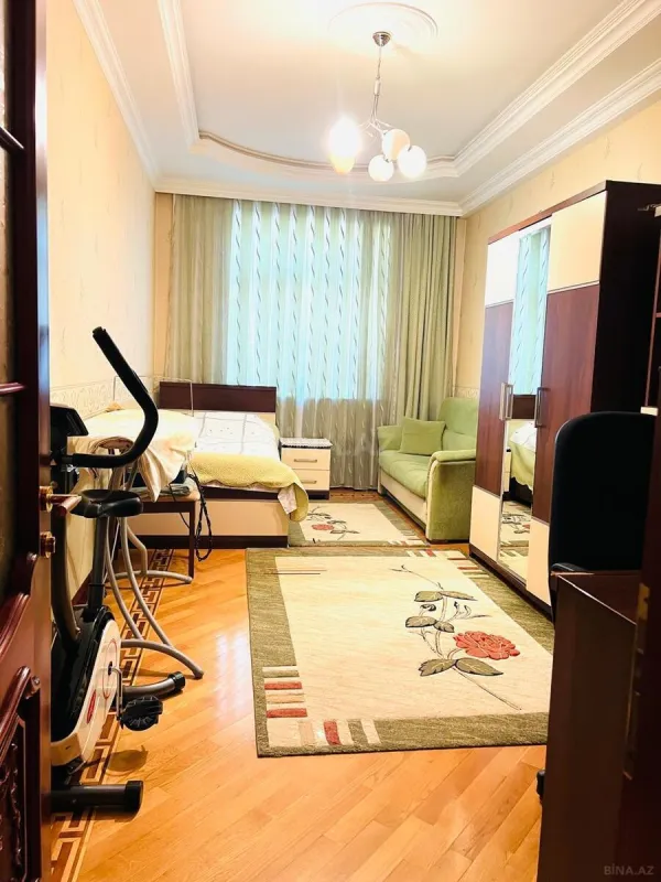 Satılır 4 otaqlı mənzil 153 m²