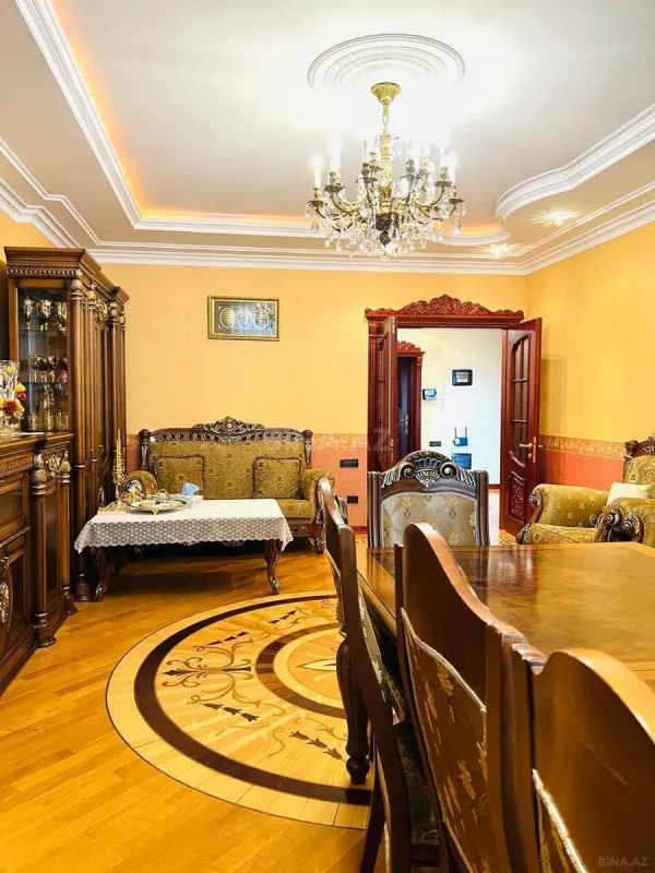 Satılır 4 otaqlı mənzil 153 m²