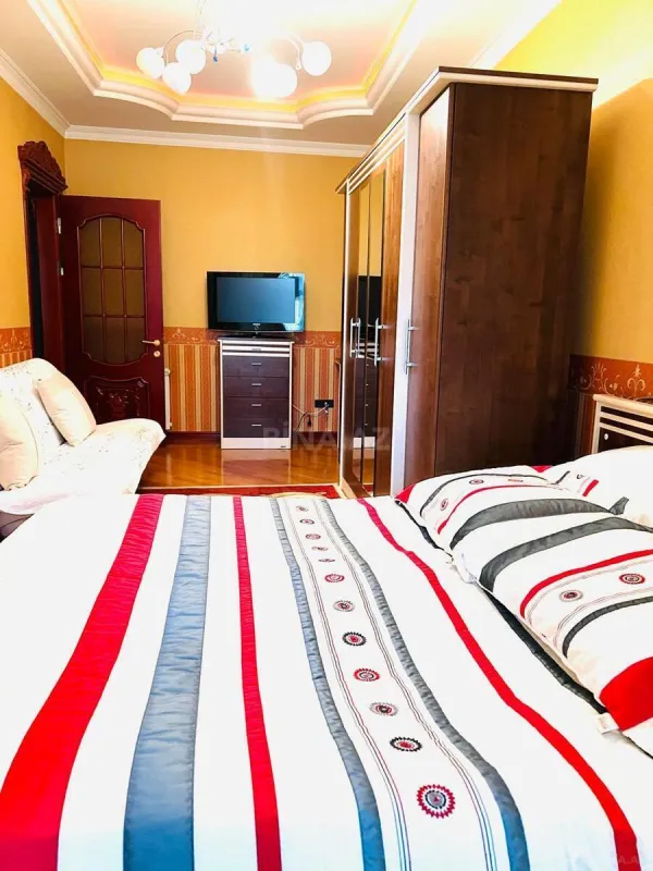 Satılır 4 otaqlı mənzil 153 m²