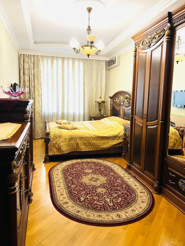 Satılır 4 otaqlı mənzil 153 m²