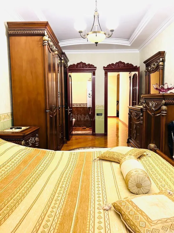 Satılır 4 otaqlı mənzil 153 m²