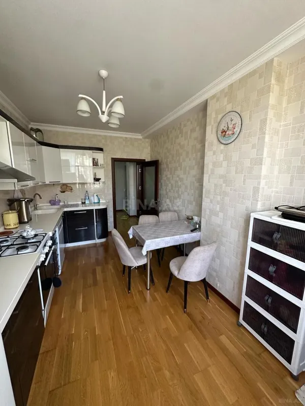 Satılır 3 otaqlı mənzil 114 m²