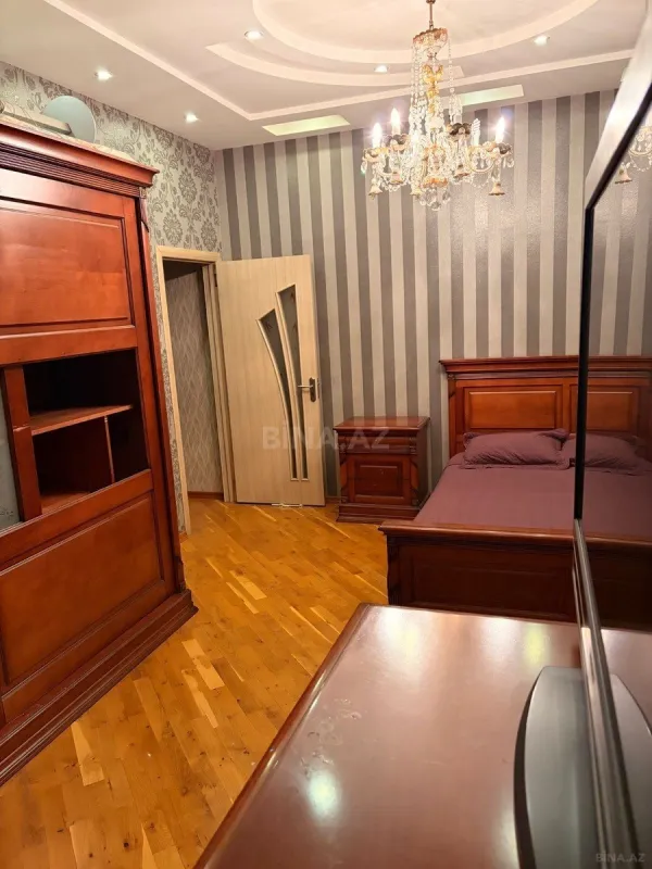 Satılır 4 otaqlı mənzil 120 m²