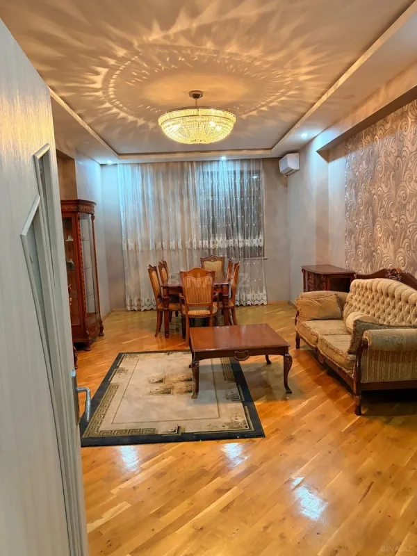 Satılır 4 otaqlı mənzil 120 m²