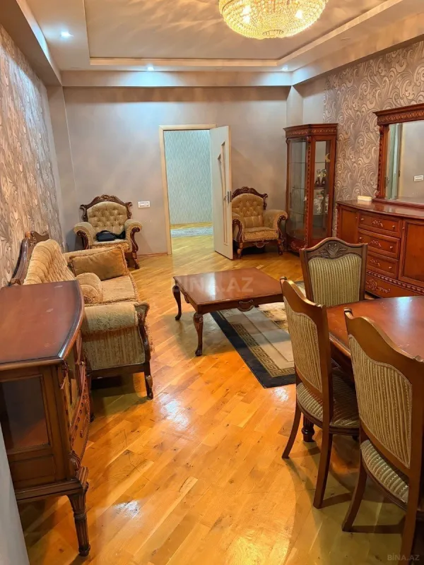 Satılır 4 otaqlı mənzil 120 m²