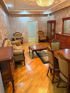 Satılır 4 otaqlı mənzil 120 m²