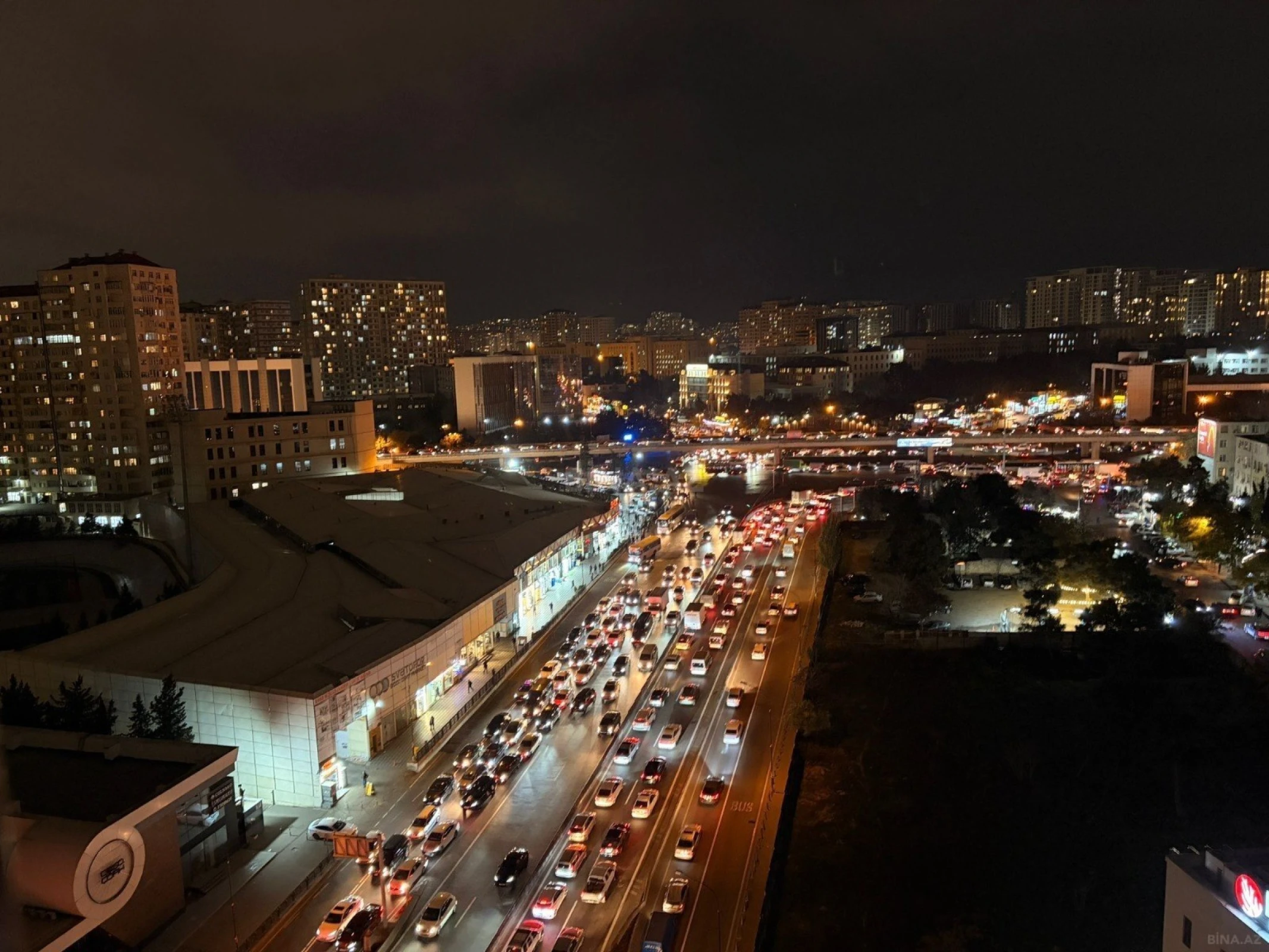 Satılır 4 otaqlı mənzil 120 m²