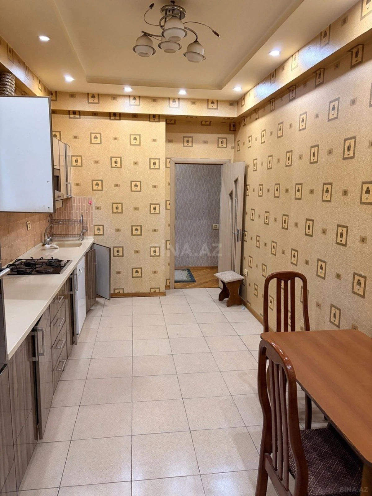 Satılır 4 otaqlı mənzil 120 m²