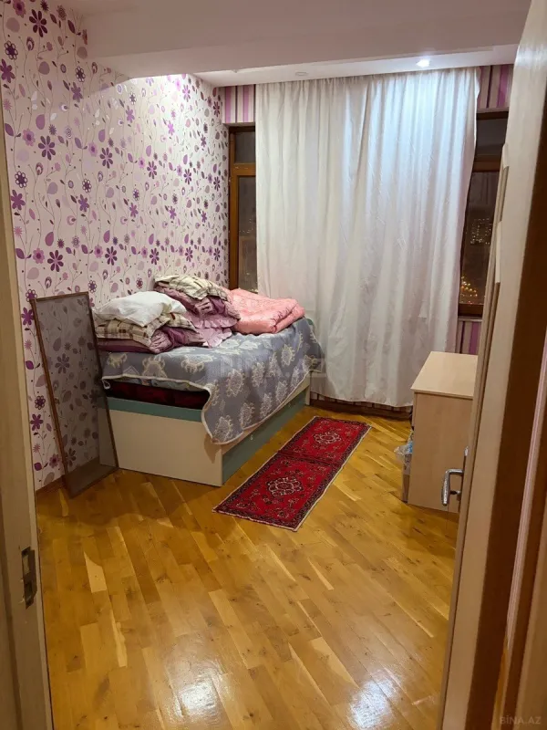 Satılır 4 otaqlı mənzil 120 m²