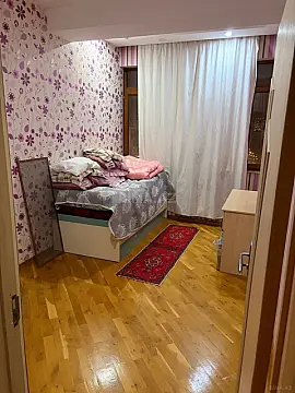 Satılır 4 otaqlı mənzil 120 m²