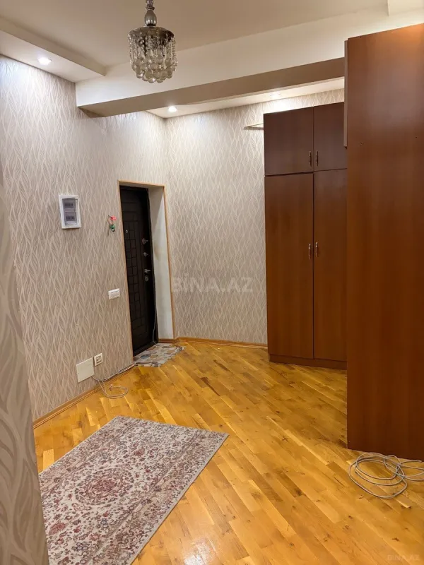 Satılır 4 otaqlı mənzil 120 m²