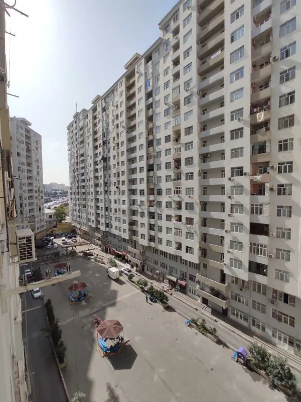 Satılır 4 otaqlı mənzil 120 m²