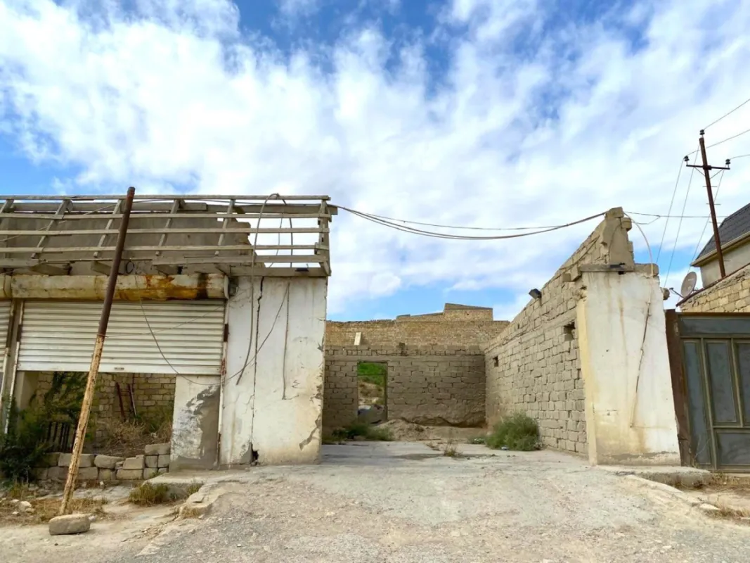 Satılır obyekt 800 m²