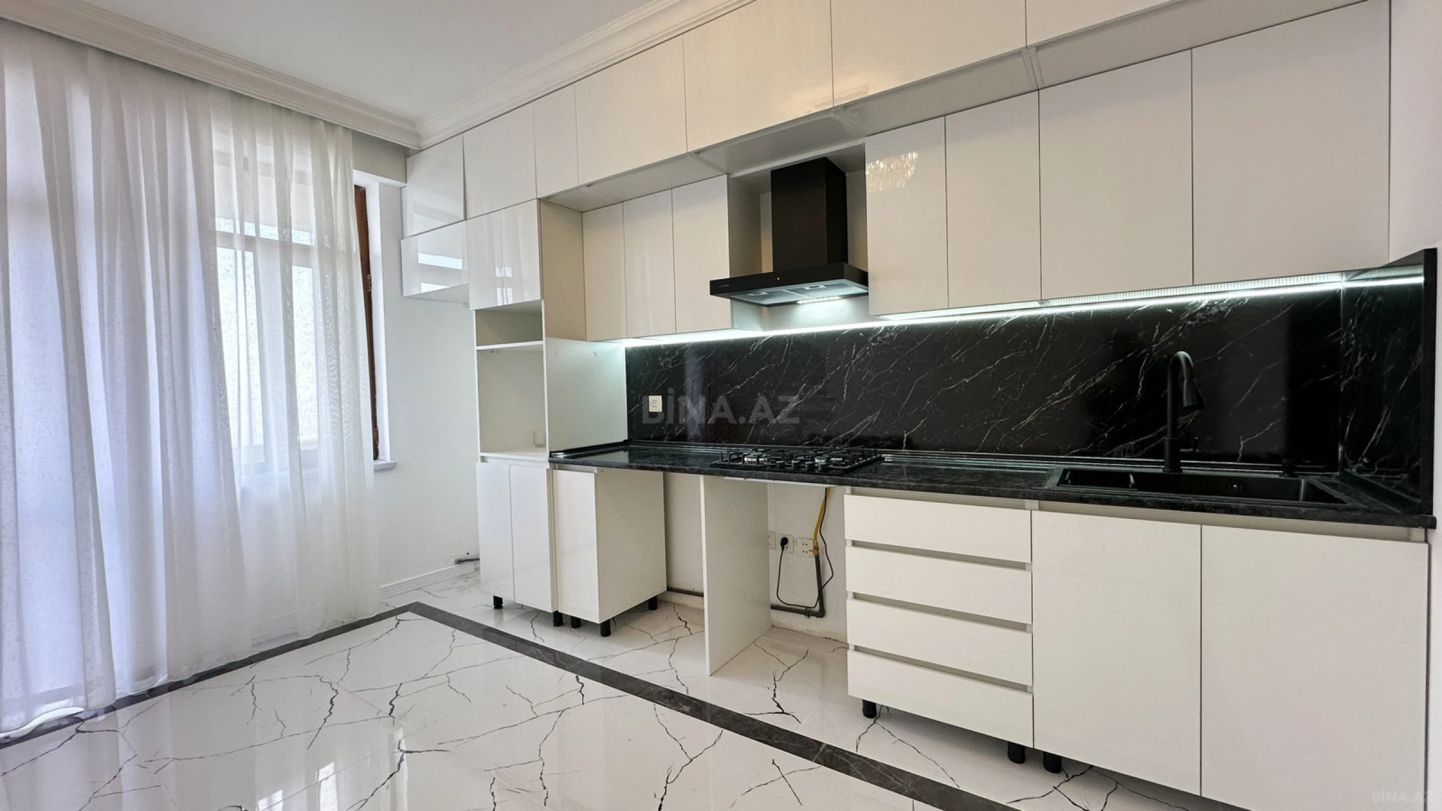 Satılır 3 otaqlı mənzil 160 m²