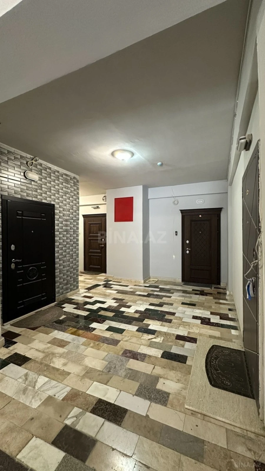 Satılır 3 otaqlı mənzil 160 m²