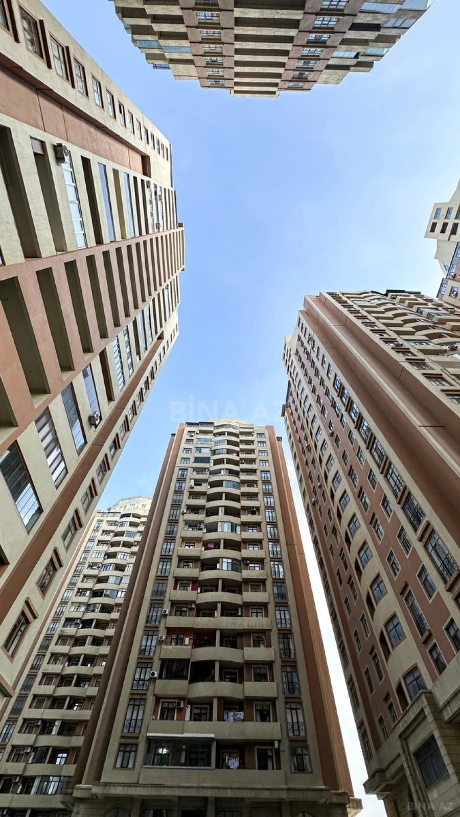 Satılır 3 otaqlı mənzil 160 m²