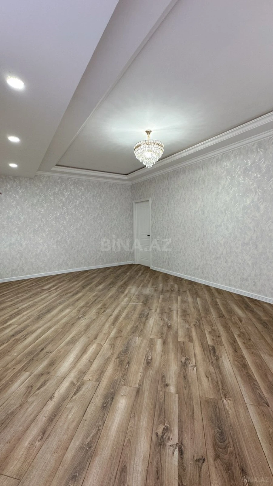 Satılır 3 otaqlı mənzil 160 m²