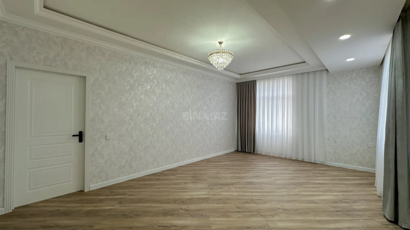 Satılır 3 otaqlı mənzil 160 m²