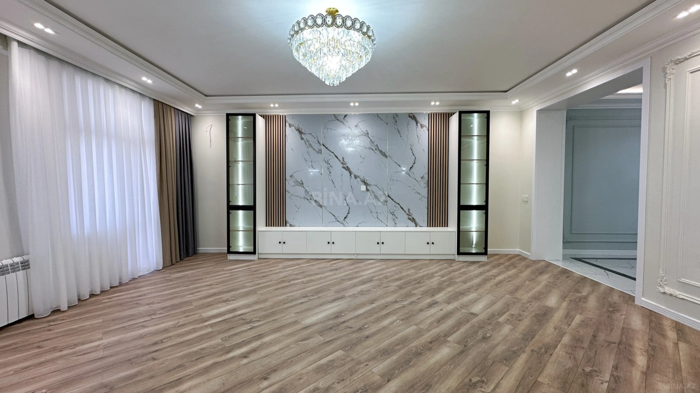 Satılır 3 otaqlı mənzil 160 m²