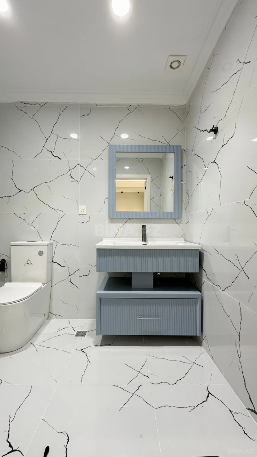 Satılır 3 otaqlı mənzil 160 m²