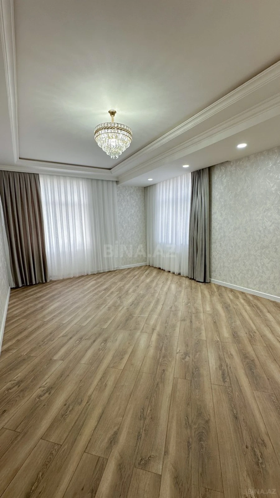 Satılır 3 otaqlı mənzil 160 m²