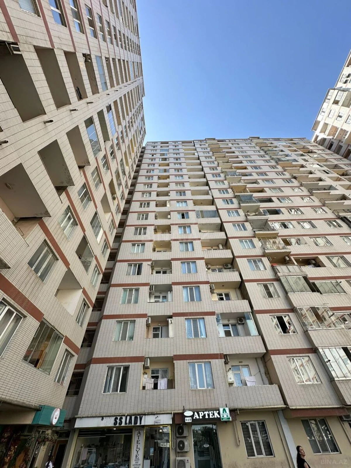 Satılır 3 otaqlı mənzil 130 m²