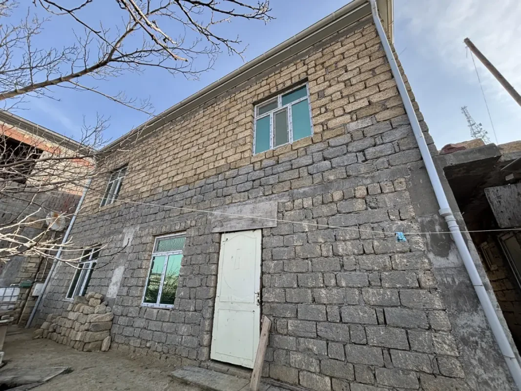 Satılır 4 otaqlı həyət evi 140 m²