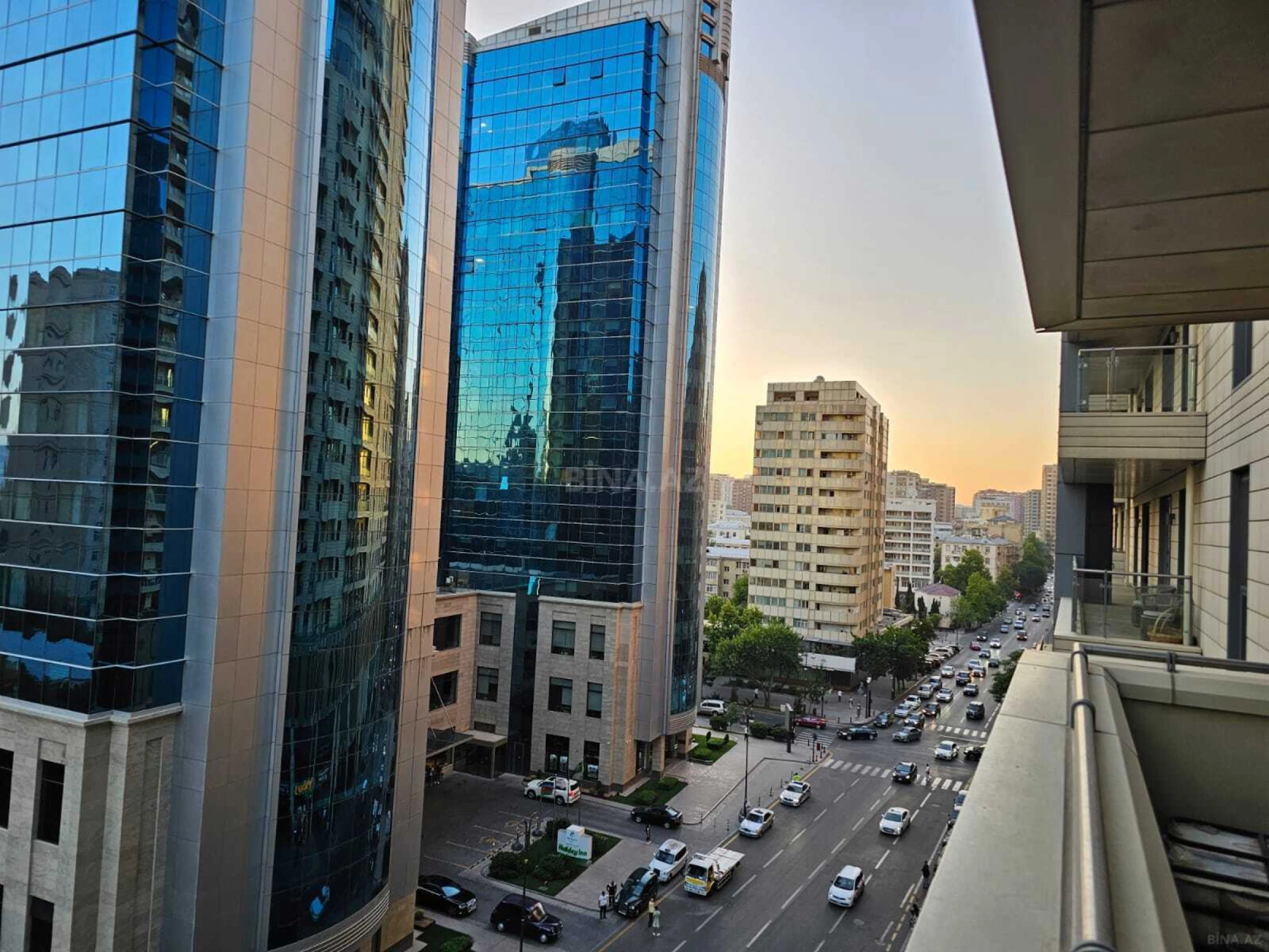 Satılır 3 otaqlı mənzil 113 m²