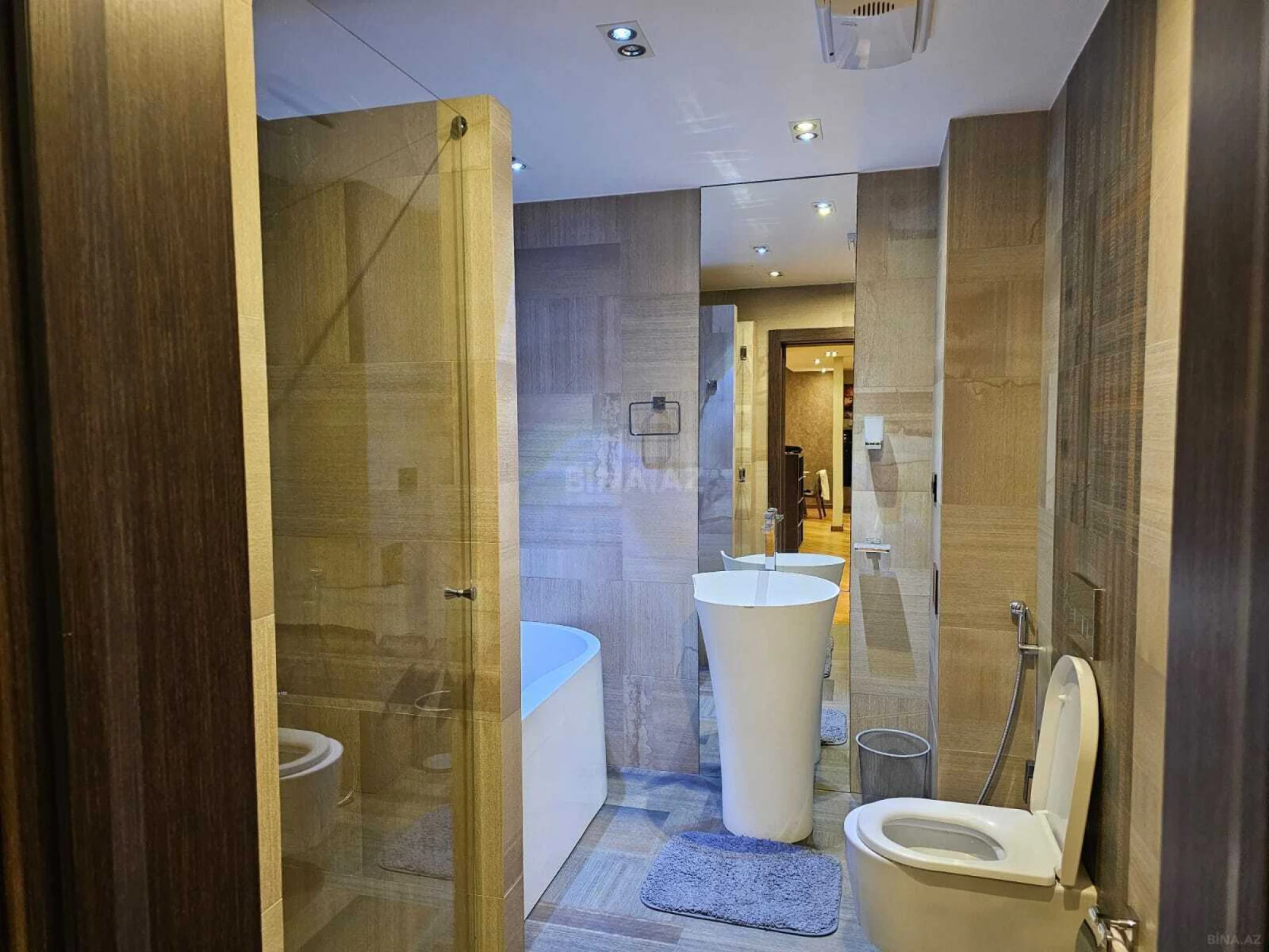 Satılır 3 otaqlı mənzil 113 m²