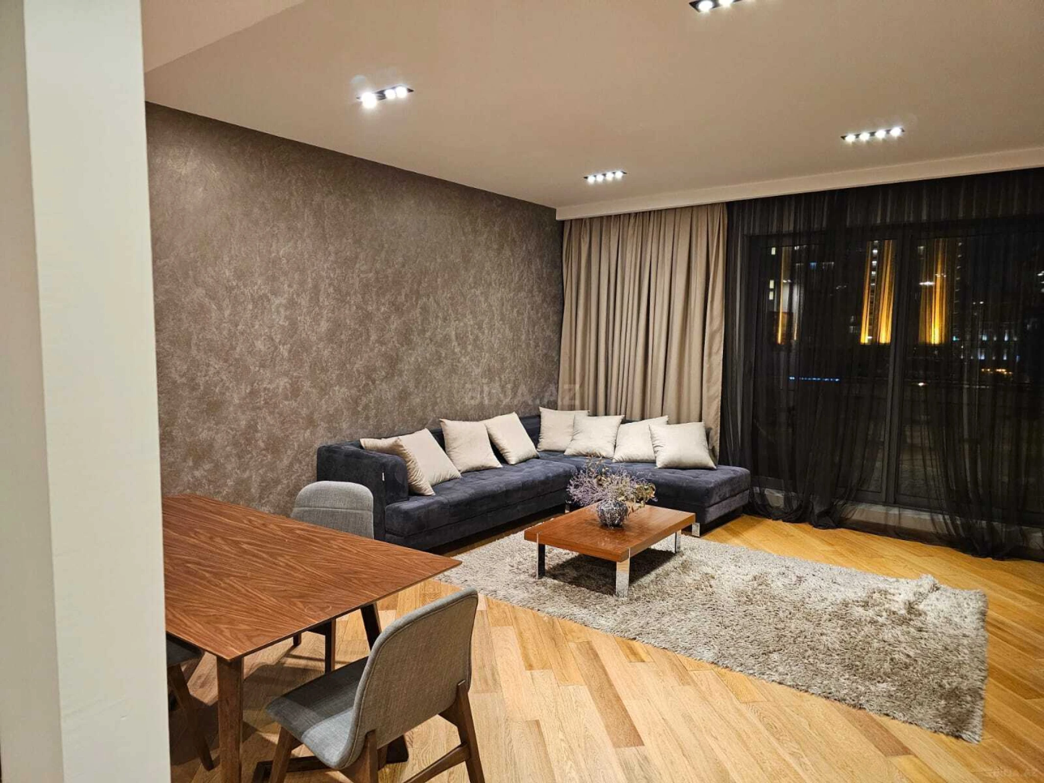 Satılır 3 otaqlı mənzil 113 m²
