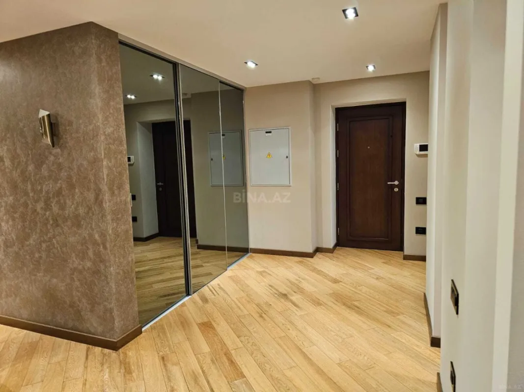 Satılır 3 otaqlı mənzil 113 m²