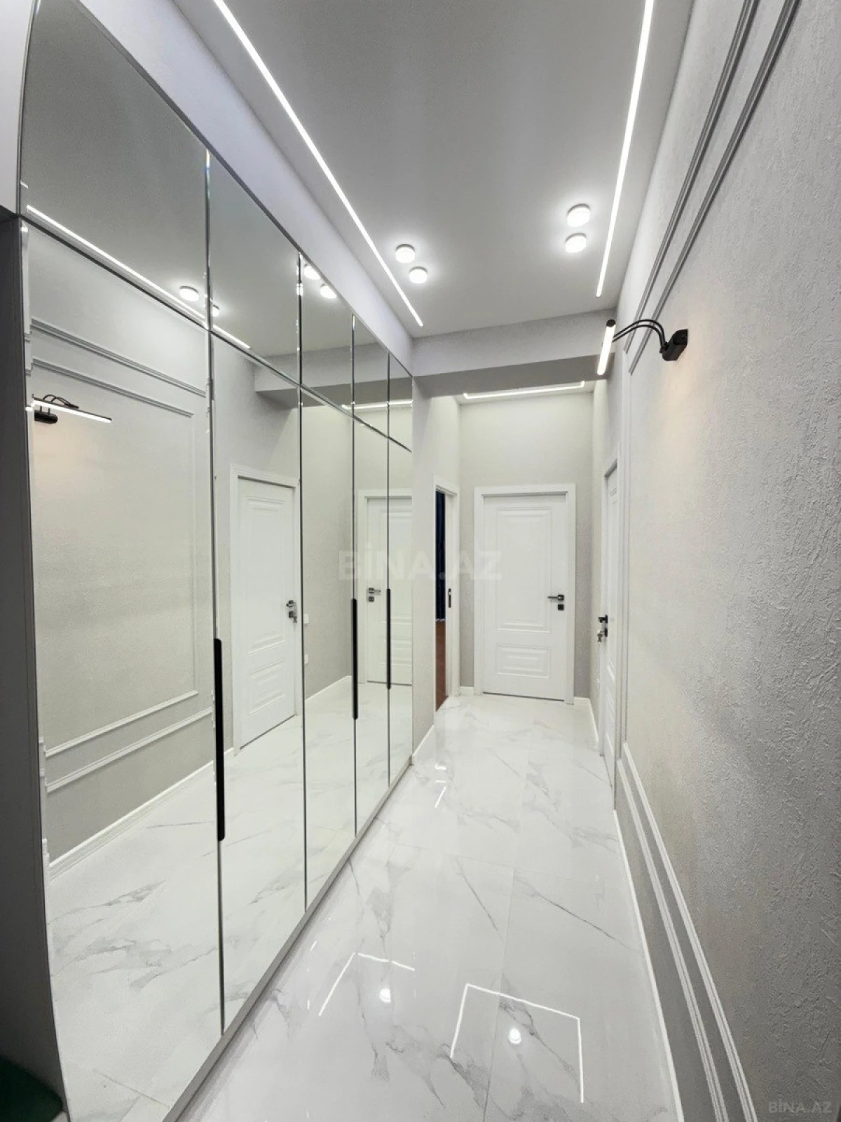 Satılır 2 otaqlı mənzil 69 m²