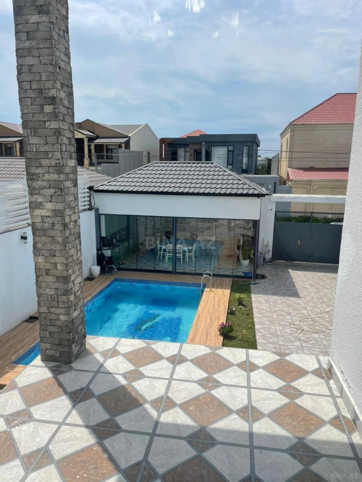 Kirayə verilir 4 otaqlı həyət evi 300 m²