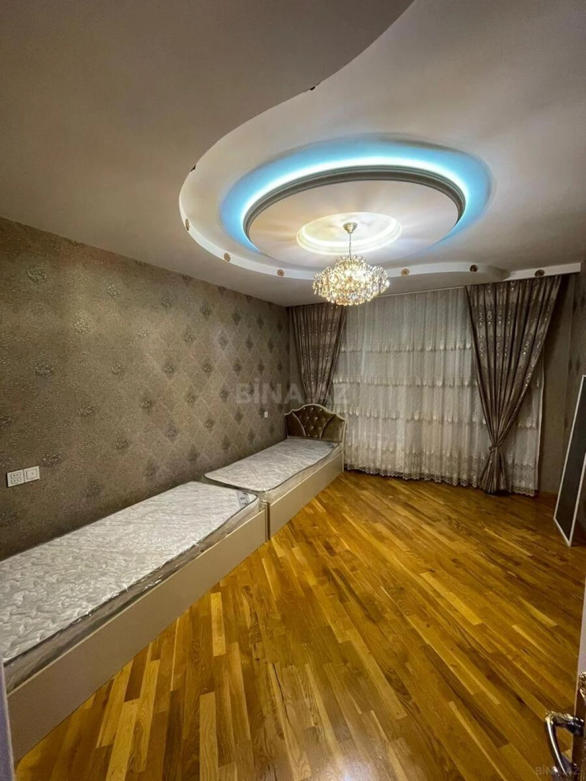 Kirayə verilir 2 otaqlı mənzil 140 m²